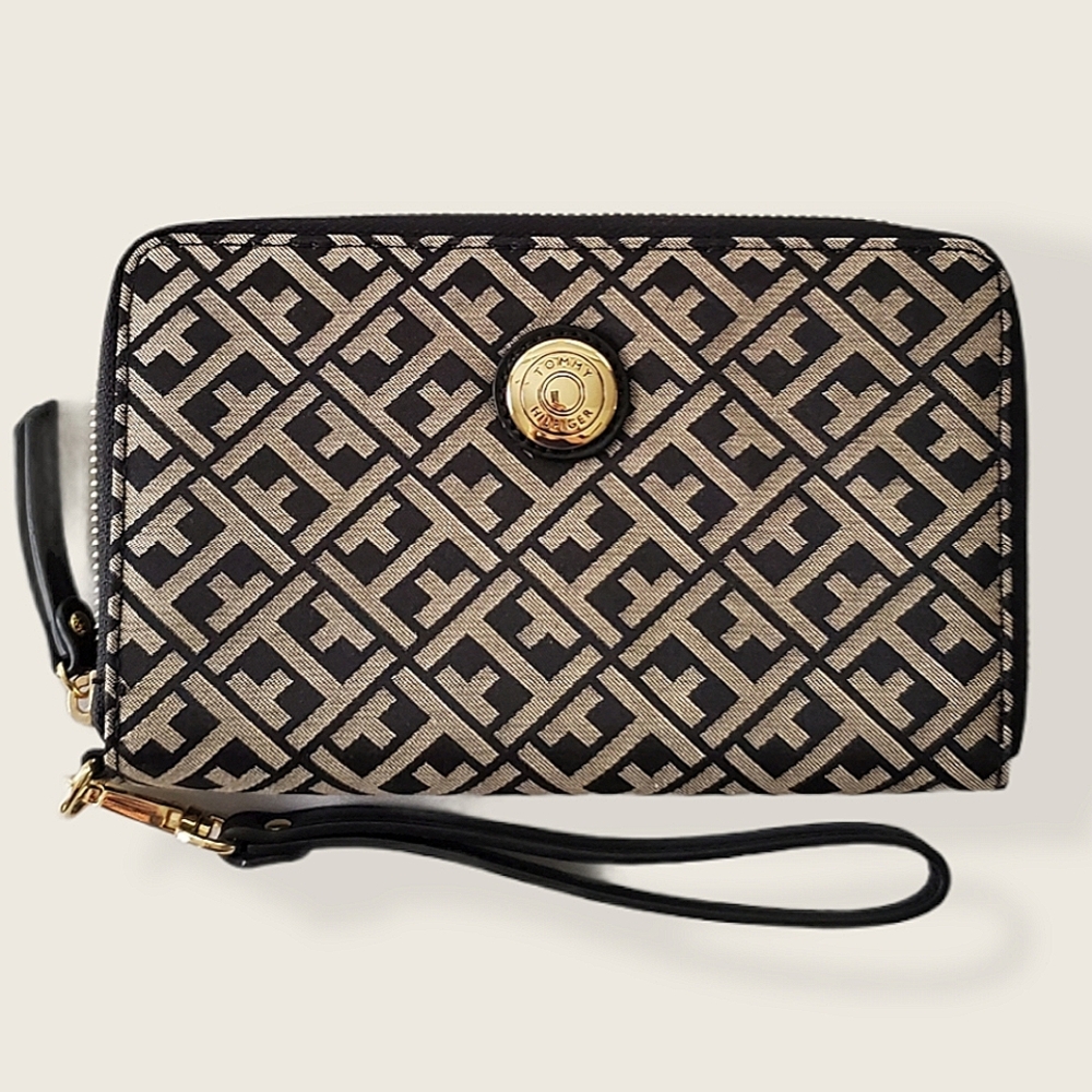 Tommy Hilfiger wallet wristlet NWOT